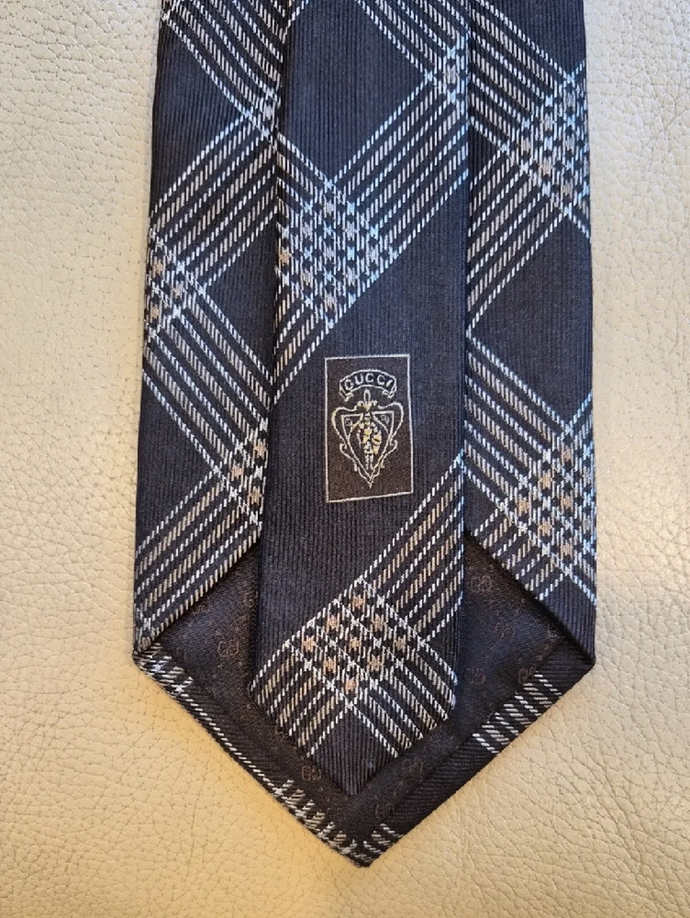 Gucci men silk